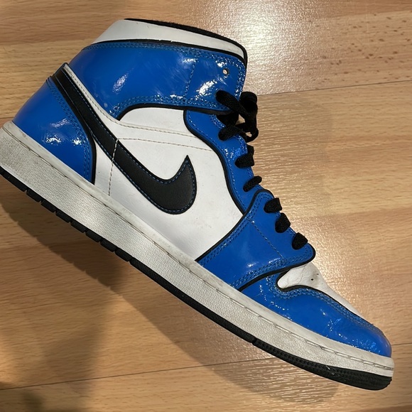 Jordan 1 Mid SE “Signal Blue” - Picture 5 of 8